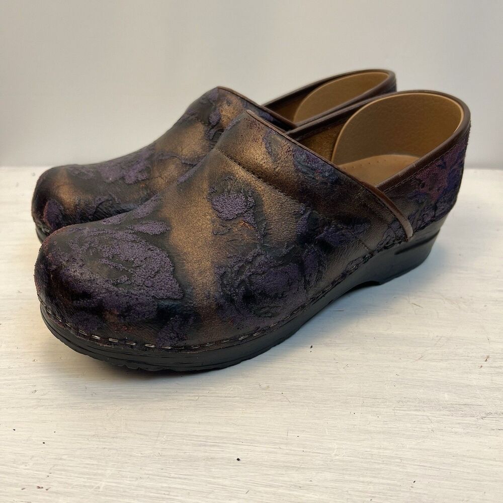 Sanita Size 38 Clogs Raised/Textured Floral Print, Abstract, Leather Upper